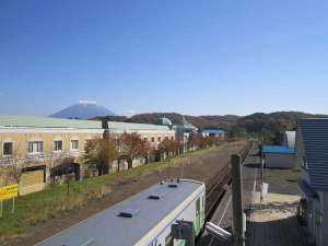 「蘭越町交流促進センター　幽泉閣」の昆布駅から望む羊蹄山