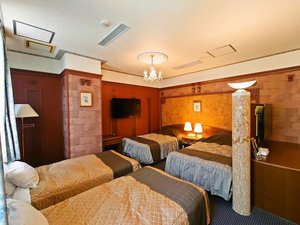 デラックス４名ルーム＜写真は部屋タイプの一例です＞