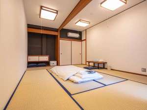 Room4　和室　定員4名　/　Japanese-style　room　for　4　people