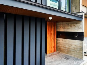 「ｇａｌｌｅｒｙ　ｈｏｔｅｌ　ＫＡＧＵＹＡ」の*【外観（昼）】地下鉄烏丸線「四条駅」から徒歩7分。京都観光に便利な立地