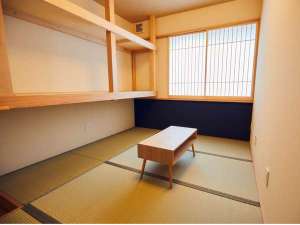 【和室個室】6畳のゆったりとした客室。シンプルな造りのプライベート空間です。