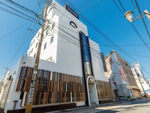 「宮崎ライオンズホテル　繁華街徒歩圏内で大浴場のある宿」の外観／繁華街の中心地にあり、アクセス便利♪コンビニもすぐ近く★