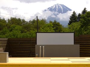 「ｄｏｔｓ　ｂｙ　Ｄｏｔ　Ｇｌａｍｐｉｎｇ　Ｓｕｉｔｅ　００１」の富士山×星見たたみ