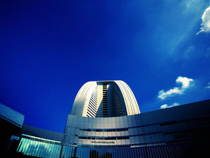 ホテルはパシフィコ横浜内にあり、会議センターや国立大ホールに隣接しています