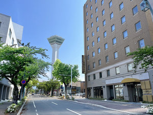 「ホテルBRS函館五稜郭タワー前」の夏-外観
