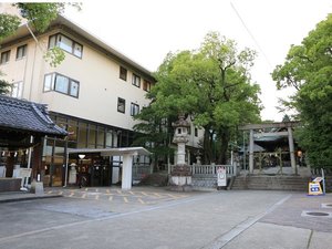 「瀬戸パークホテル」の神社の境内の中にある珍しいホテル。都心では味わえない雰囲気と静かな空間でおくつろぎください。