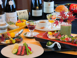 日本の食材にこだわりを持つ料理長がその味わい深さを堪能できる料理コースとなっております。