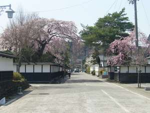 水沢県庁記念館前、武家屋敷通り、宿から徒歩３分