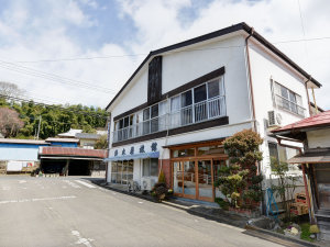 「鈴木屋旅館」の*【外観】JR下野宮駅から徒歩1分！創業90年の老舗旅館。