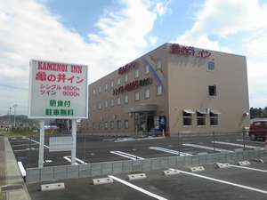 「HOTEL　AZ　三重名張店」のホテル前の道路から撮影