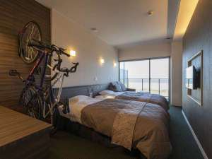 【客室】洋室ツインツインルームには、自転車ラックも備え付けております。（自転車はイメージです）