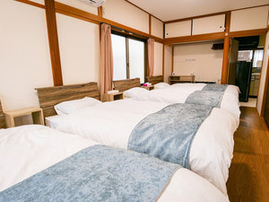 ・【寝室3】一部屋に4台のベッドがございますので家族揃ってお休みいただけます