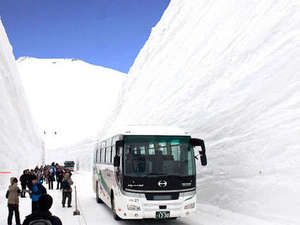 立山・雪の大谷ウォーク(立山黒部貫光HPより)