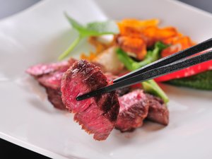 知る人ぞ知る！秋川牛のステーキはグレードアップコースのみにご提供しています。