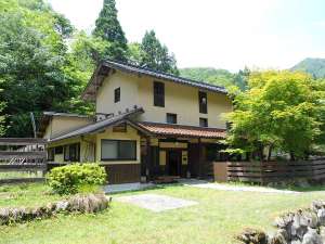 明治時代の3階建て養蚕農家を再生した宿