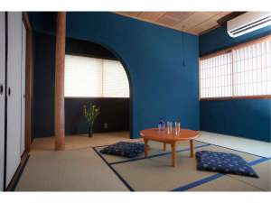金沢の伝統的な和室「群青の間」。