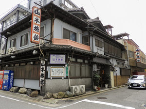 「山本旅館」の・【外観】福岡空港、博多駅から一本！博多祇園の和風老舗旅館です