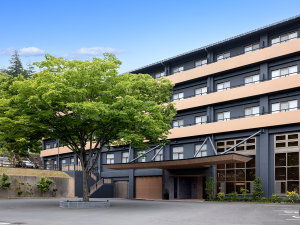 「雲仙温泉　白濁源泉掛け流し美肌露天風呂　青雲荘」の国立公園「雲仙」に佇む”非日常の空間”へ