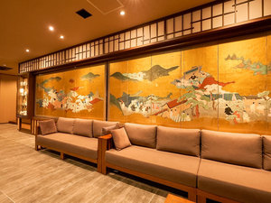 「雲ノ上　富士ホテル」の・歴史ある屏風や壺を設えた館内で日本の伝統文化を感じていただけます