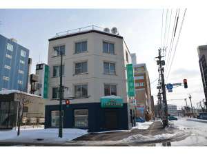 「Economy　Hotel　Upashi」の外観