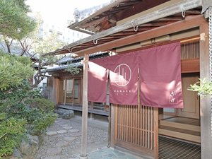 「うたげＨＡＮＡＲＥ」の純和風のHANARE入口