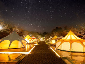 「グランアップル神戸三田」の【グランピング】［施設イメージ］ 星空が降り注ぐ夜の風景。静かに自然を楽しむのもオツ。