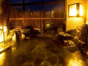 ◆男性大浴場「天然温泉露天風呂」（41～43℃）