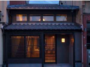 「町家レジデンスイン　優り草」の京都の趣ある町家（町屋）一棟貸しの古民家宿。キッチン付きで自炊も可能ですが、部屋食プランもおすすめ。