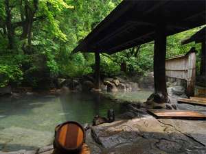 「流憩園」の自然のなかでゆっくり入浴を楽しむ