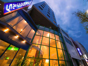 「平和台ホテル5」のホテル最寄りの唐人町駅から 福岡空港17分、博多駅11分、天神駅5分