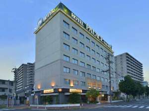 「ホテル　パレス名古屋」のホテル パレス名古屋　外観　１階に支留比亜珈琲店併設　