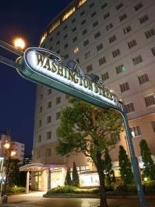 「熊本ワシントンホテルプラザ」のワシントン通りにたたずむホテル