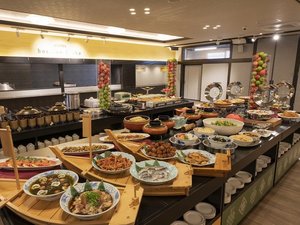 【夕食バイキング】イメージ　地元の食材をふんだんに使用、オリジナルりんご創作料理も楽しめる夕食♪