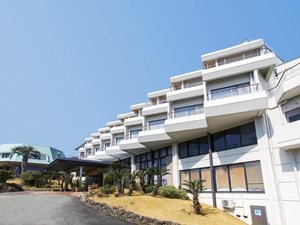 「伊豆高原わんわんパラダイスホテル＆コテージ」のホテル外観