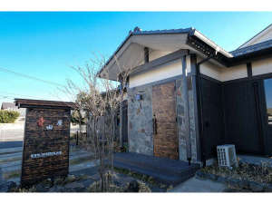 「貸し別荘　寺田屋」の寺田屋外観