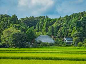 「まるがやつ」の大自然に佇む、築200年の古民家