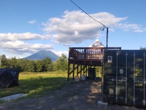 「Ｎｉｓｅｋｏ　Ｆｕｋｕｉ　Ｌｅｂｅｎ」のアウトドア派にピッタリ左はサウナテント