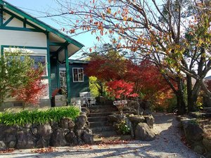 「鉢巻山荘」の晩秋の頃