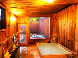 女子温泉内風呂　Women's　onsen　indoor　bath　