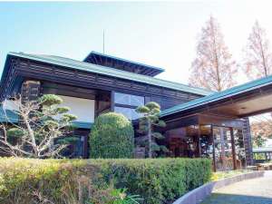 「静岡県立森林公園　森の家」の森の家外観