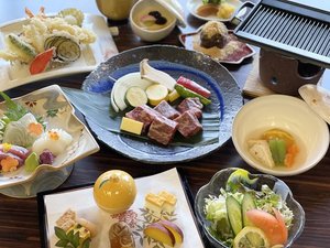 食前酒　前菜　造り　焚き合わせ　サーロイン牛鉄板焼き　茶碗蒸　天婦羅盛り合わせ　等