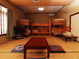 男性専用ドミトリールーム＿２段ベッドが３つあるお部屋です。