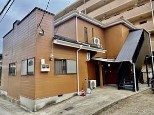 「ＡＲＳ　ＨＯＴＥＬ　ＵＴＳＵＮＯＭＩＹＡ」の無料駐車場あり（予約制）