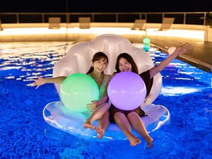 「熱川オーシャンリゾート」の3/21から期間限定で温水プールとしてオープン♪ナイトプールでインスタ映え写真を撮ろう♪