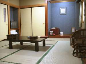 和室１２畳　スタンダードな和室ですが、清掃がゆき届いた清潔なお部屋です。