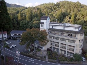 「潮原温泉　松かわ」の*【外観】広島県でも数少ない温泉宿。心身を癒しながら自然の美しさを五感でお楽しみいただけます。