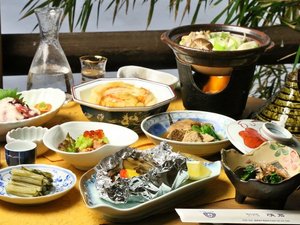 冬の料理一例です。地場産の山菜や野菜を使った旬の「四季彩料理」をお楽しみください。