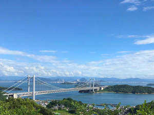 瀬戸内海の多島美と雄大な瀬戸大橋を一望できるロケーションです！