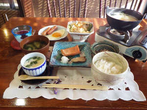 *【朝食全体例】旬の素材、地元の素材にこだわった朝食をご用意いたします。