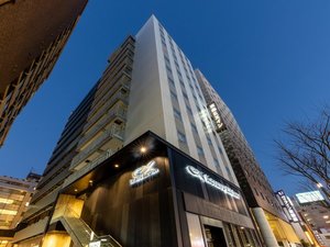 「京急ＥＸイン東銀座」の【ホテル外観】１階には朝食会場でもあるカフェがございます。